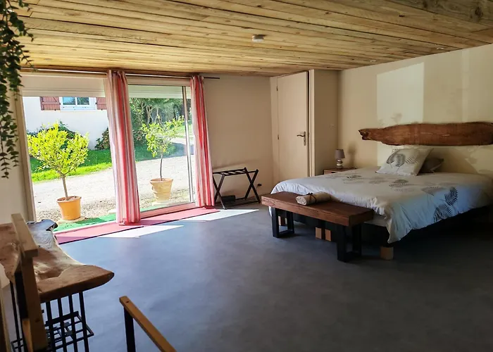 La Canette De Phil - D'hotes, Independante - Vue Sur Piscine 住宿加早餐酒店 3*